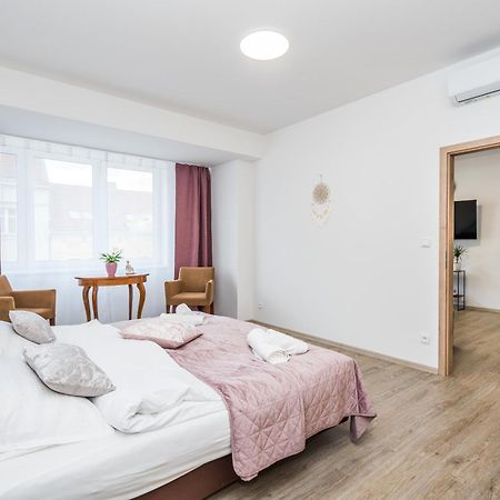 Perla Hradce 302 Daire Hradec Králové Dış mekan fotoğraf
